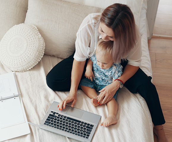 Dicas de como conciliar trabalho e maternidade | Blog Tip Top